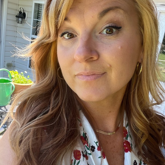 Meet your Posher, Lisa - Picture 2 of 3